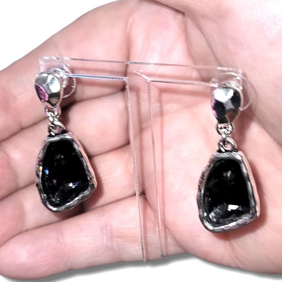 SilverTone Hammered Free Form Gray Crystal Drop Dangle Earrings - Picture 4 of 7